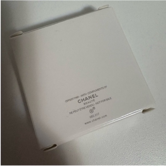 Chanel beauty gift snowflake pendant - Picture 5 of 5